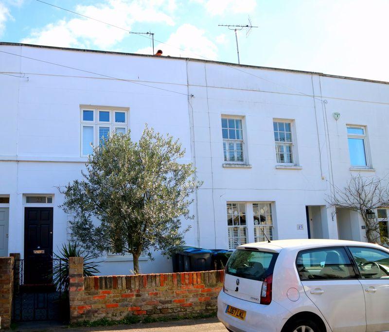 Elton Road, Kingston Upon Thames, KT2 2 bed terraced house £2,100 pcm (£485 pw)
