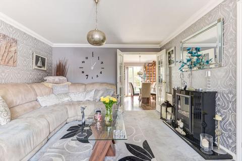 33 Cloverfields, Horley, RH6 9EY