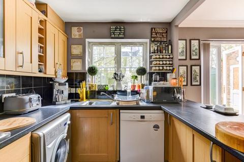 33 Cloverfields, Horley, RH6 9EY