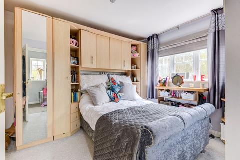 33 Cloverfields, Horley, RH6 9EY