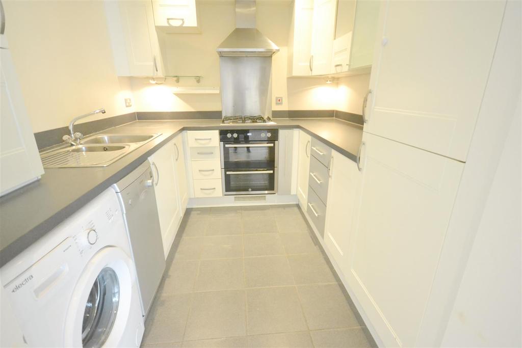 Streamlined fitted kitchen