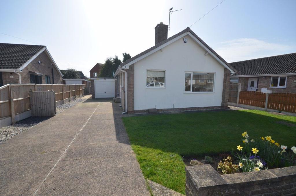Hallgarth Road, Thorpe Audlin, WF8 3 bed bungalow £850 pcm (£196 pw)