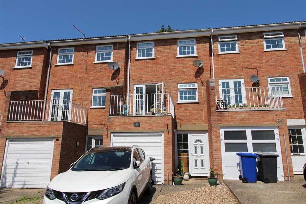 Unicorn Place, Bury St. Edmunds 3 bed townhouse - £300,000