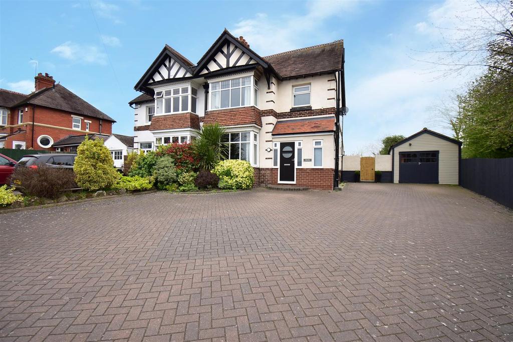Clovelly, Heathgates, Shrewsbury SY1 4BA 3 bed semidetached house £