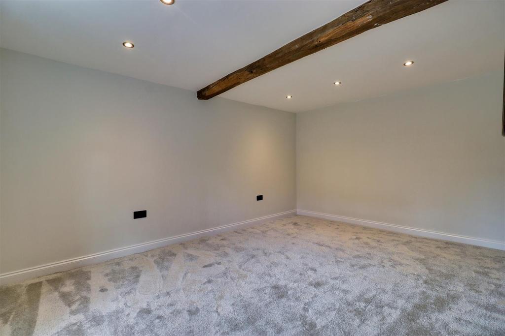 Lounge/family room