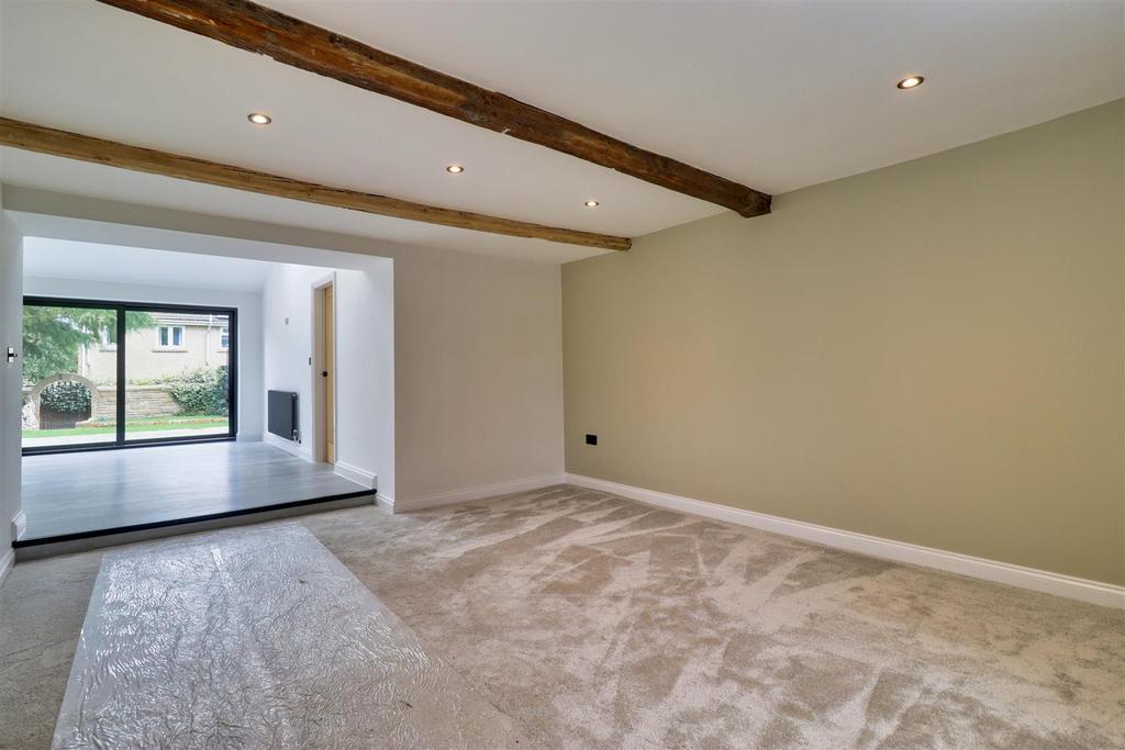 Lounge/family room