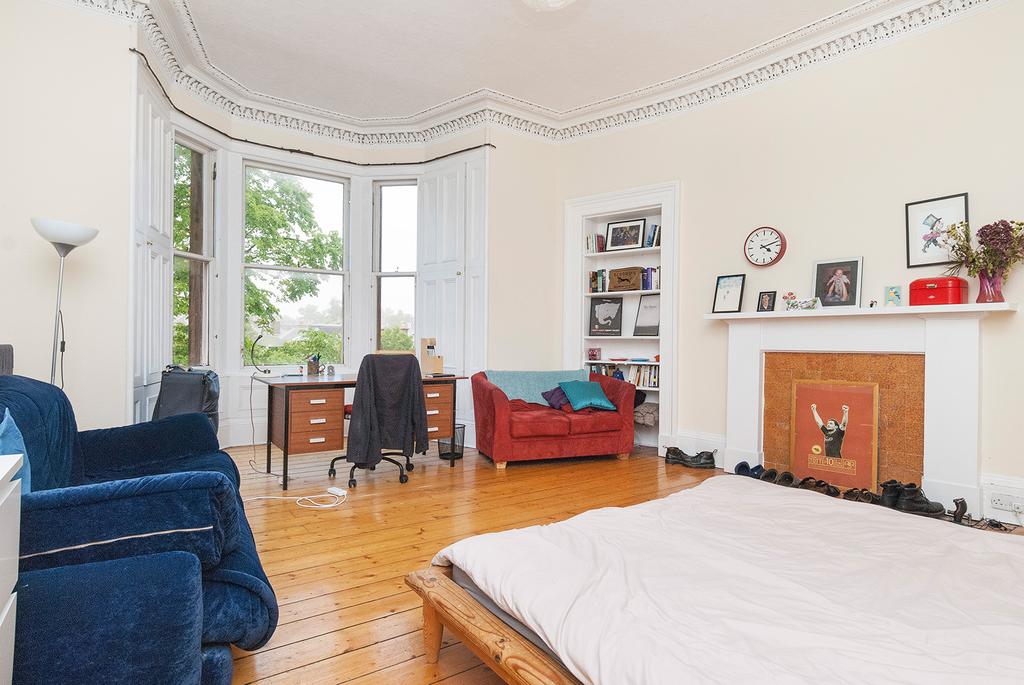 Sciennes Road Edinburgh EH9 1NX... 4 bed flat £1,650 pcm (£381 pw)