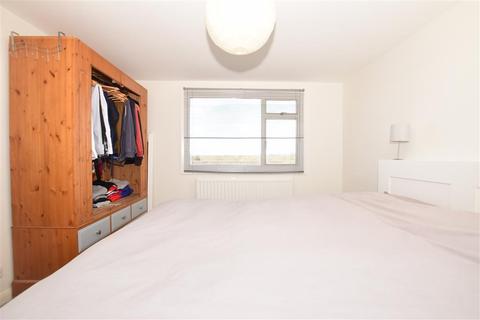 14 Avon Close, Tonbridge, TN10 3HT