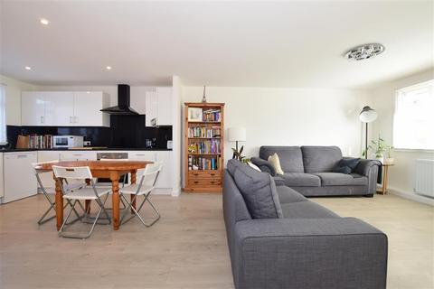 14 Avon Close, Tonbridge, TN10 3HT