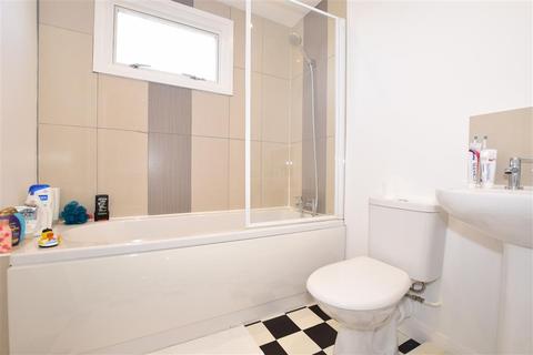 14 Avon Close, Tonbridge, TN10 3HT