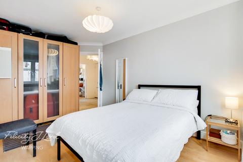 100 Glamis Place, London, E1W 3EF