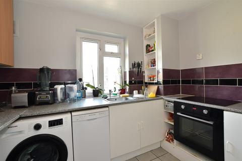 3 bedroom flat for sale, Padnall Road, Romford, Essex
