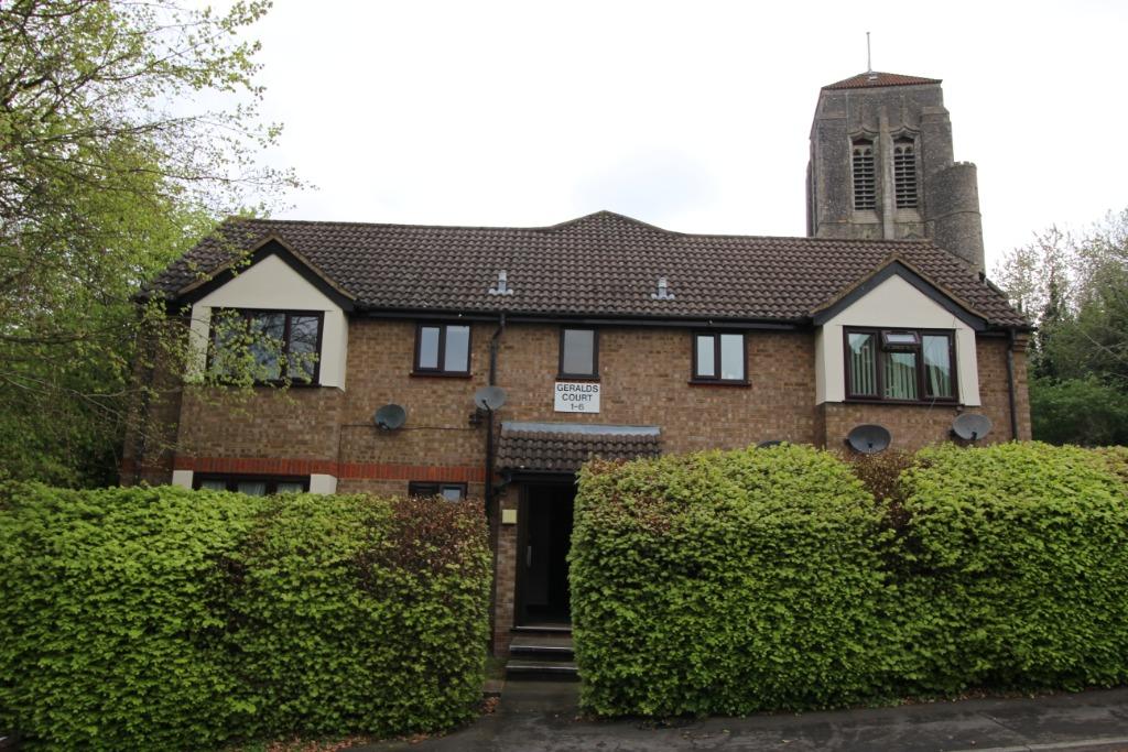 Geralds Court, Geralds Road, High HP13 1 bed flat £775 pcm