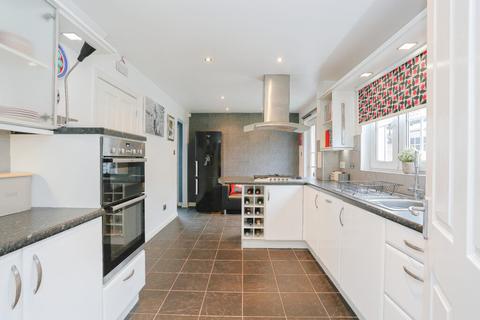 15 Pine Crescent, Menstrie, FK11 7DT