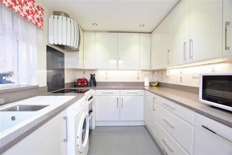 18 Westfield Close, Gravesend, DA12 5EH