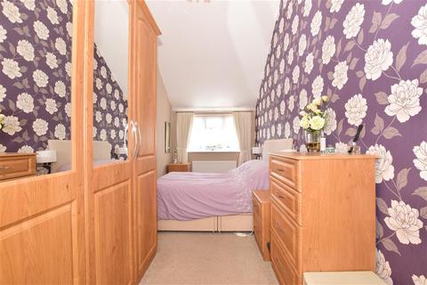 18 Westfield Close, Gravesend, DA12 5EH