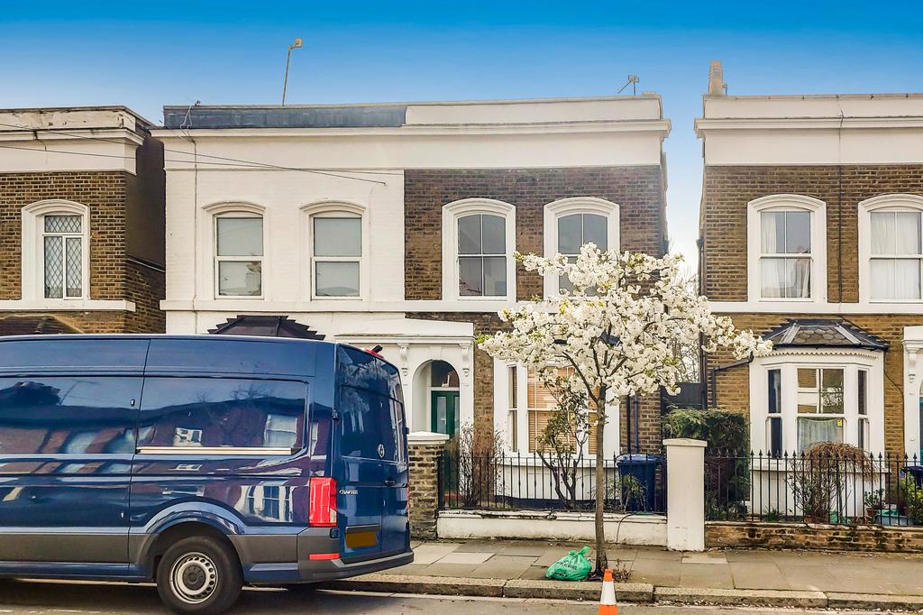 Mill Hill Road, Acton, London, W3 2 bed semidetached house £2,000