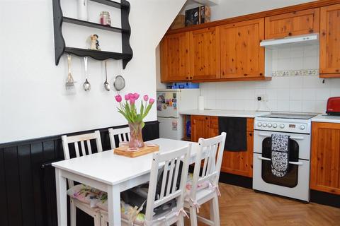 206 Block Lane, Chadderton, Oldham, OL9 7QB