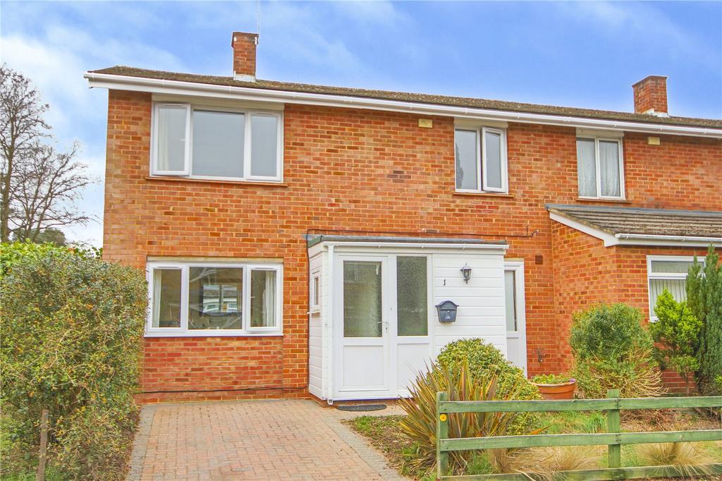 Square, Harmans Water... 3 bed semidetached house £375,000