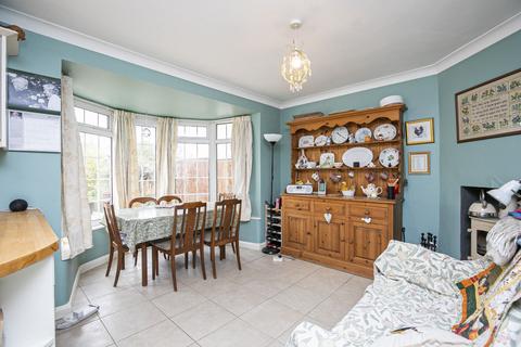 35 Roding Lane, Buckhurst Hill, IG9 6BJ