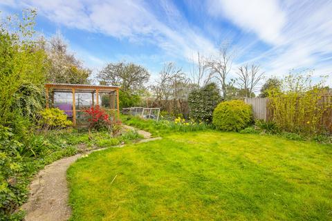 35 Roding Lane, Buckhurst Hill, IG9 6BJ