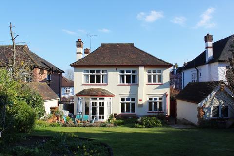 53 Worcester Crescent, Woodford Green, IG8 0LX
