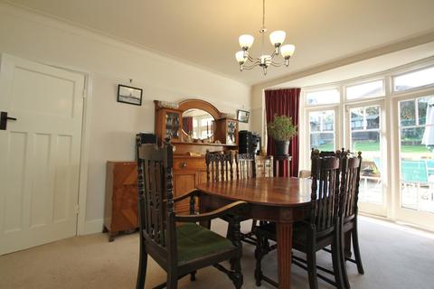 53 Worcester Crescent, Woodford Green, IG8 0LX
