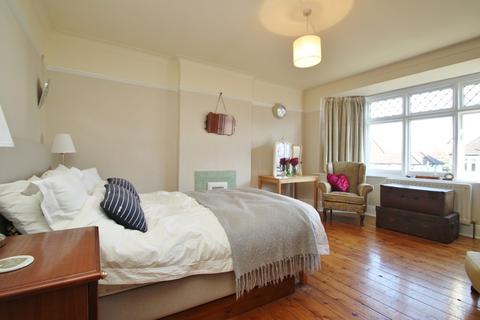53 Worcester Crescent, Woodford Green, IG8 0LX