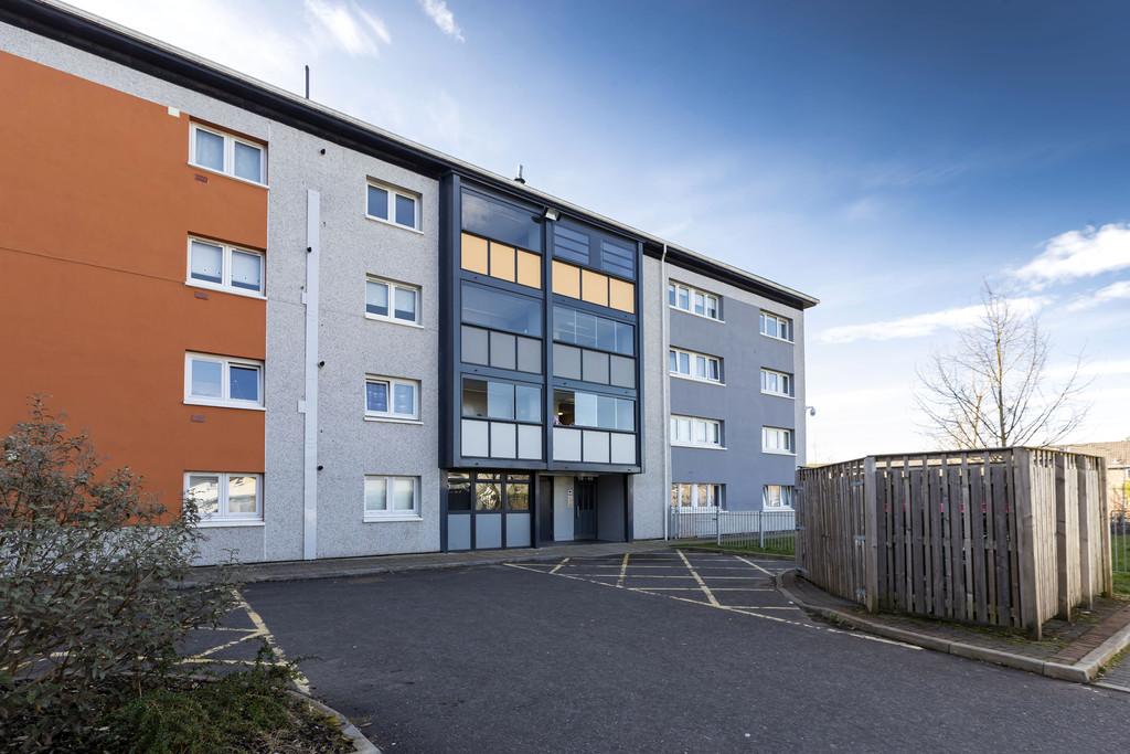 Burns Court, Kirkintilloch 2 bed flat £62,500