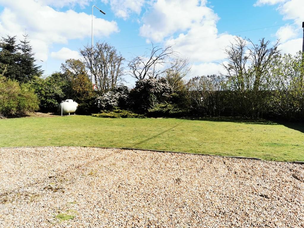 High Road Beeston Bedfordshire 3 bed detached house £995 pcm (£230 pw)