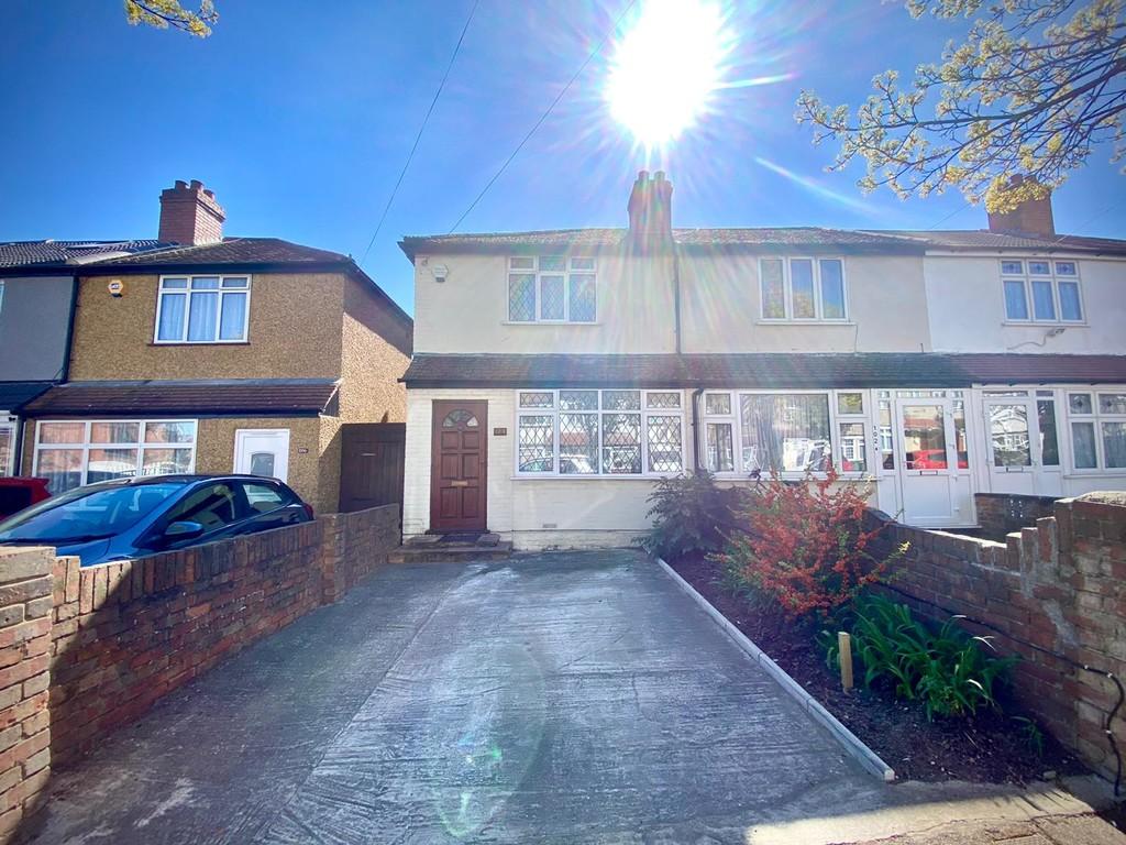 Whittington Avenue, Hayes 3 bed detached house £1,500 pcm (£346 pw)