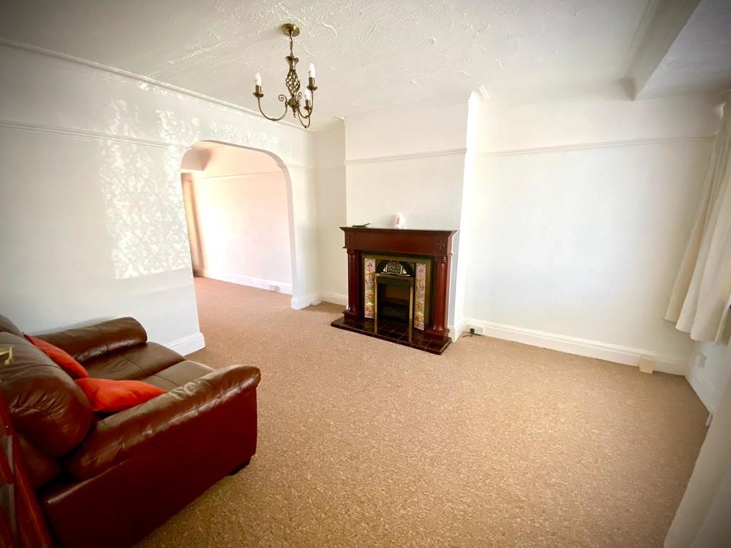 Whittington Avenue, Hayes 3 bed detached house £1,500 pcm (£346 pw)