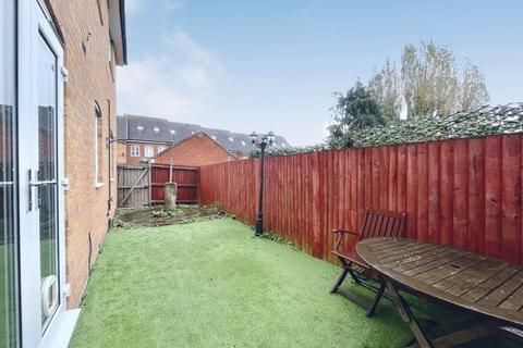 2 bedroom property to rent, Lodysons Close, Orsett Village