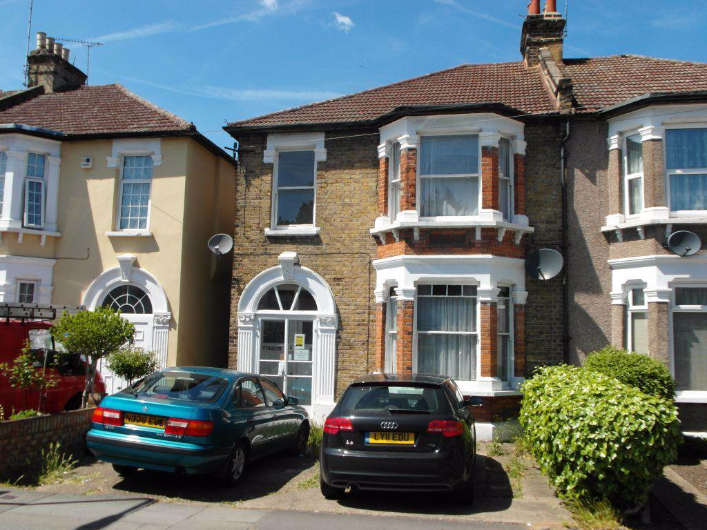Balfour Road Ilford 2 bed flat £1,100 pcm (£254 pw)