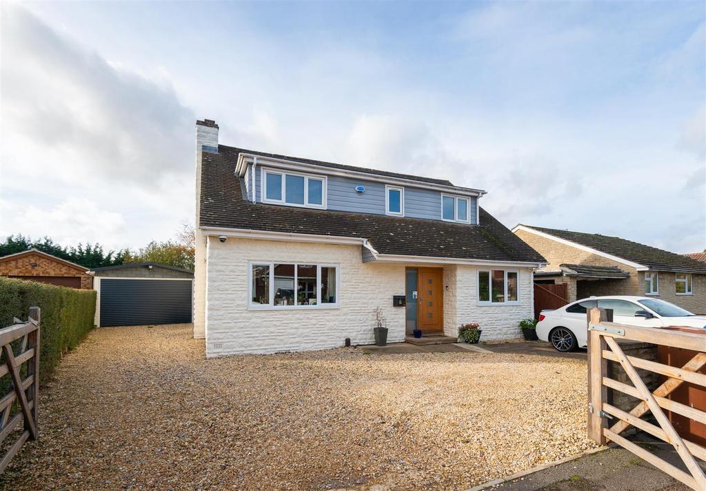 Kennedy Road, Bicester 4 bed detached house £500,000