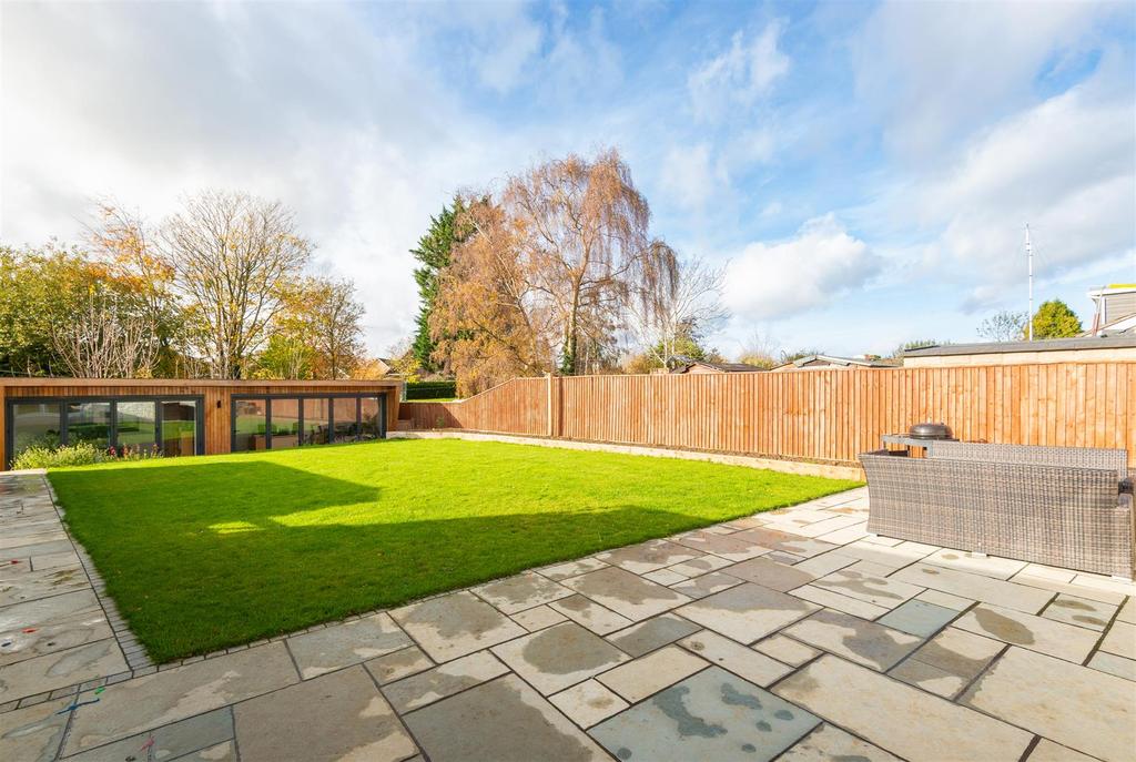 Kennedy Road, Bicester 4 bed detached house £500,000