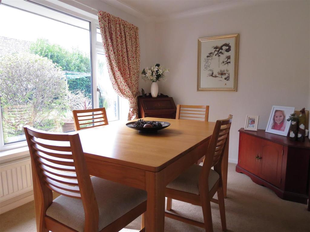 Dining Area:
