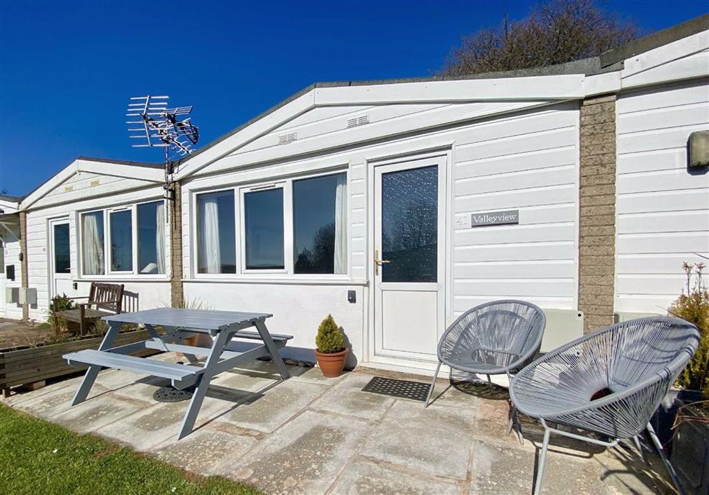 Greenway Road, Galmpton, Brixham, TQ5 2 bed bungalow £129,950