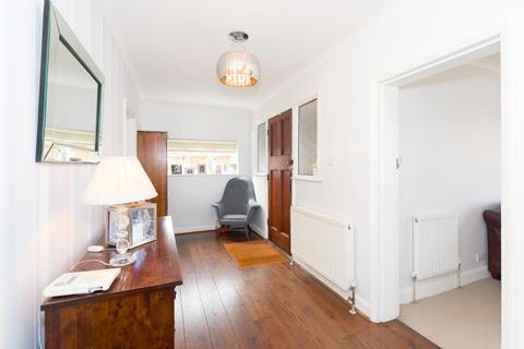 92 Hookfield, Epsom, KT19 8JG