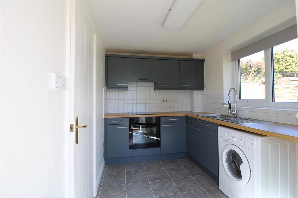 2 Easedale Close kitchen 2021.jpg