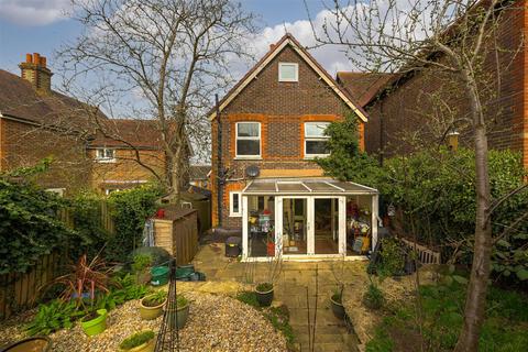 2 Cockshot Road, Reigate, RH2 7HD