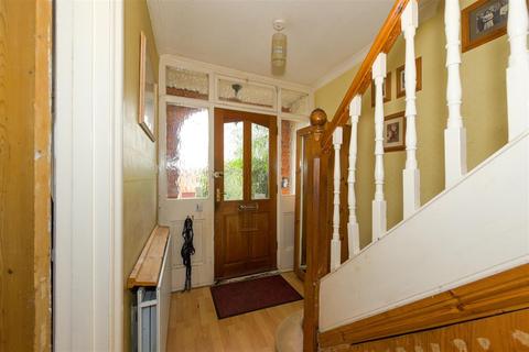 2 Cockshot Road, Reigate, RH2 7HD