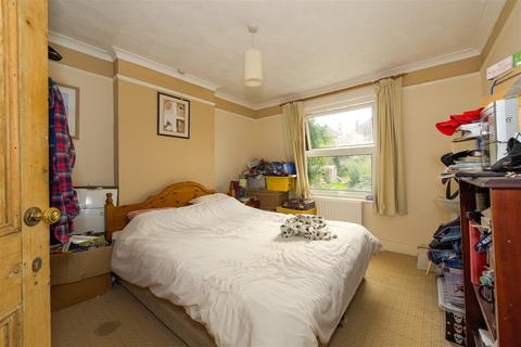 2 Cockshot Road, Reigate, RH2 7HD