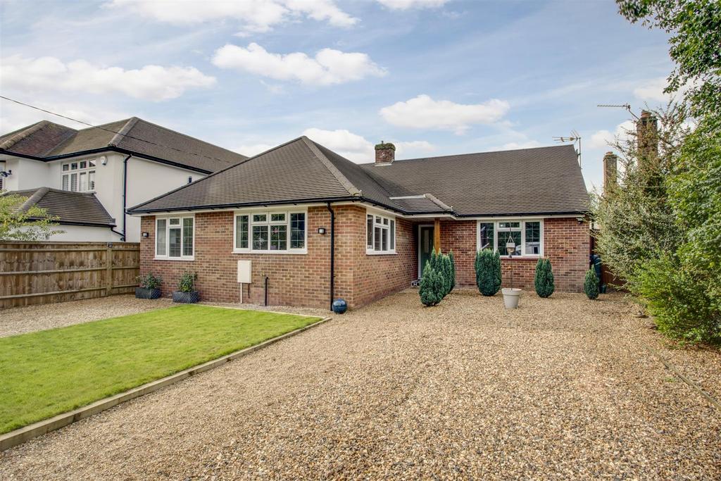 Fennels Way, Flackwell Heath 4 bed detached bungalow £800,000