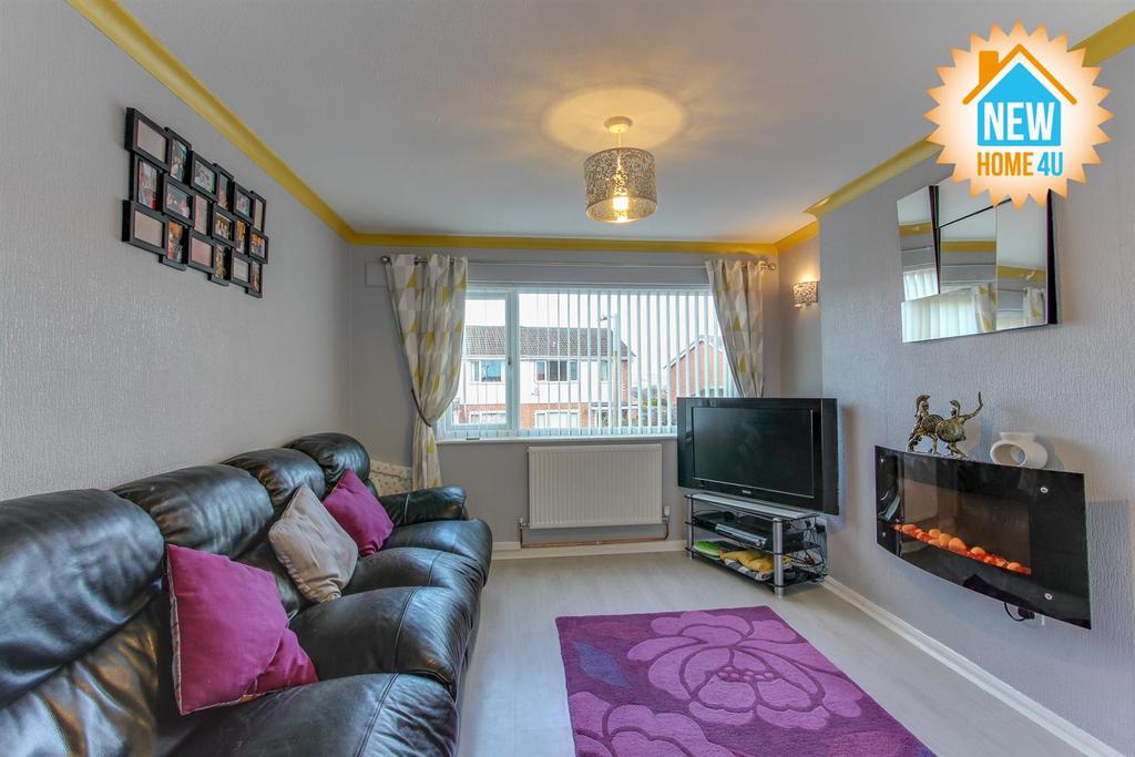 Lounge / dining room: