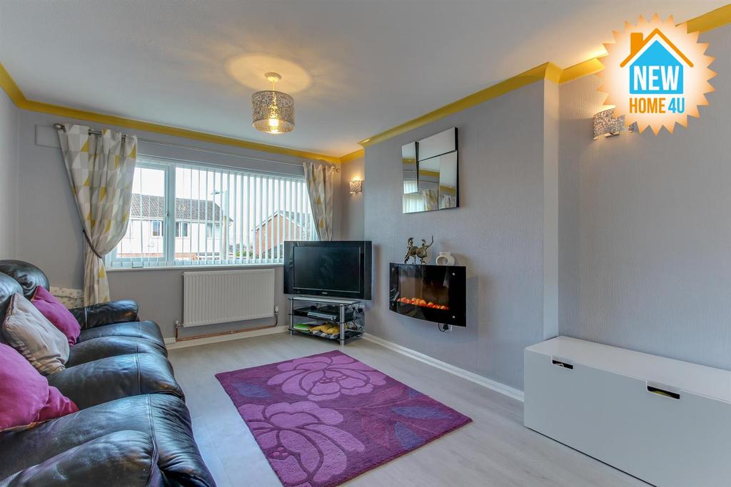 Lounge / dining room: