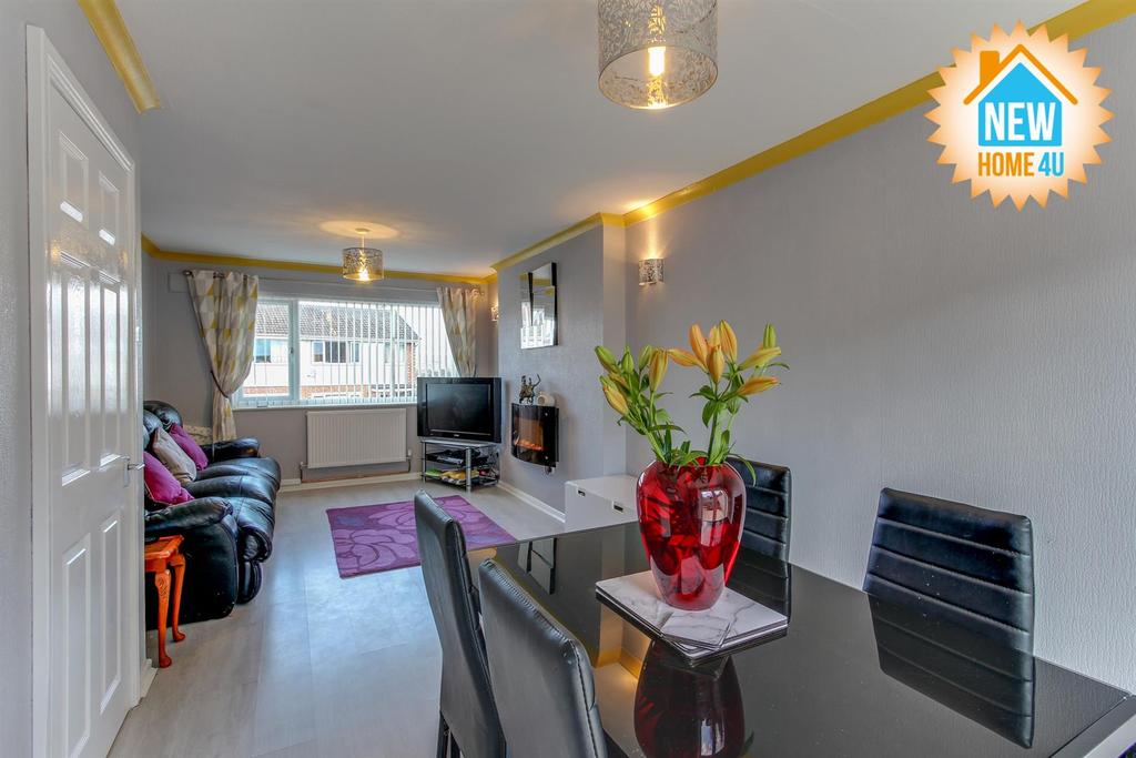 Lounge / dining room: