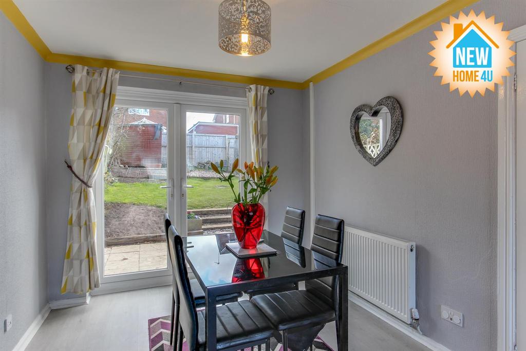 Lounge / dining room: