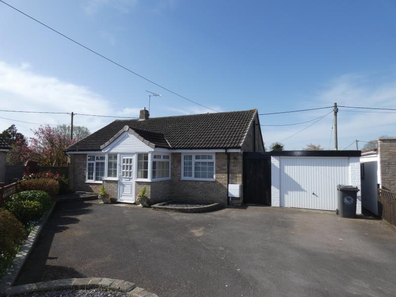 Burswin Road, Carterton, Oxon, OX18 1DZ 2 bed bungalow £1,050 pcm (£