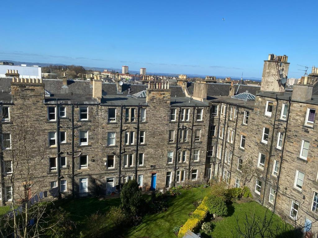 Meadowbank Crescent, Meadowbank, Edinburgh, EH8 1 bed flat £895 pcm